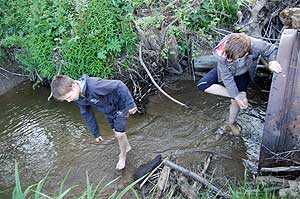 Приятно побродить по воде усталым ногам