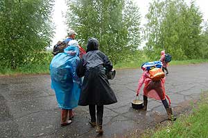 Мы вышли на автодорогу, ведущую в с. Сердеж