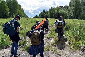 Выходим на грунтовую дорогу в сторону с. Колянур 